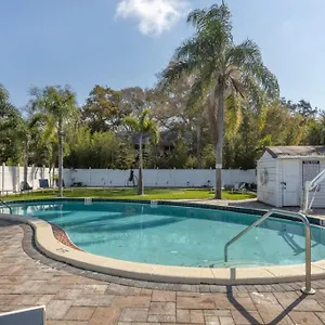 Refurbished Studio With Pool And Parking , Clearwater United States