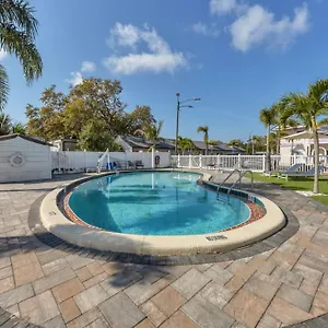 Located By The Beach 1 Bedroom With Parking And Pool , Clearwater United States