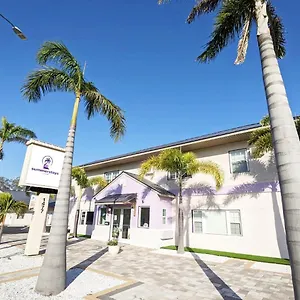 Beach Side Studio With Pool And Parking , Clearwater United States