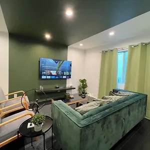 2br In The Heart Of Hollywood -br5 , Los Angeles United States